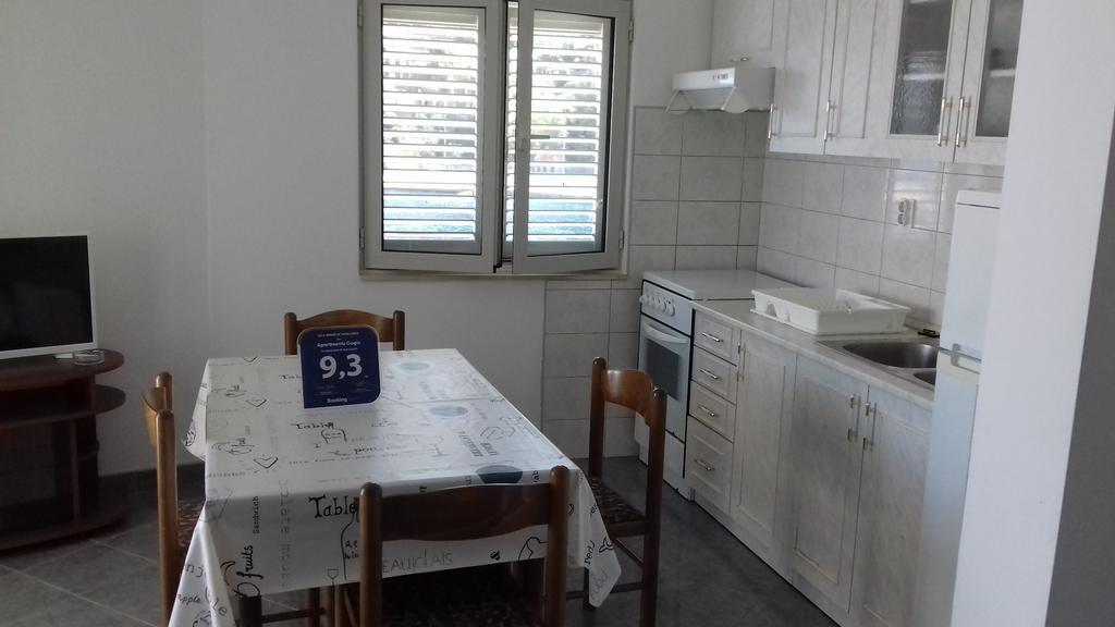 Apartments Gugic Prigradica Exterior photo